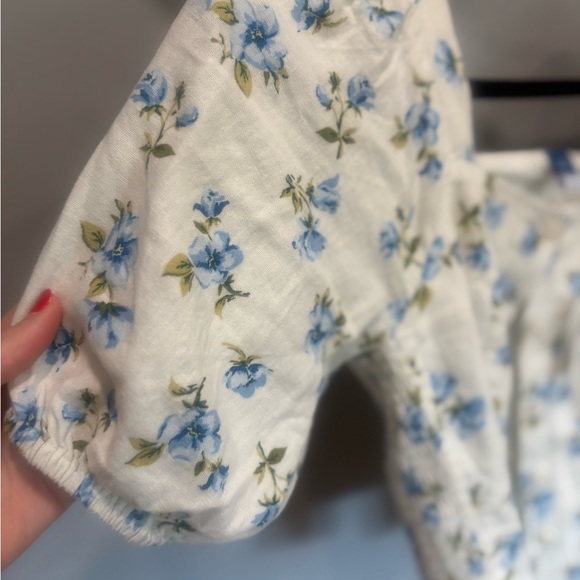 NWT Floral Puff Sleeve Top - White and Blue - Picture 4 of 6